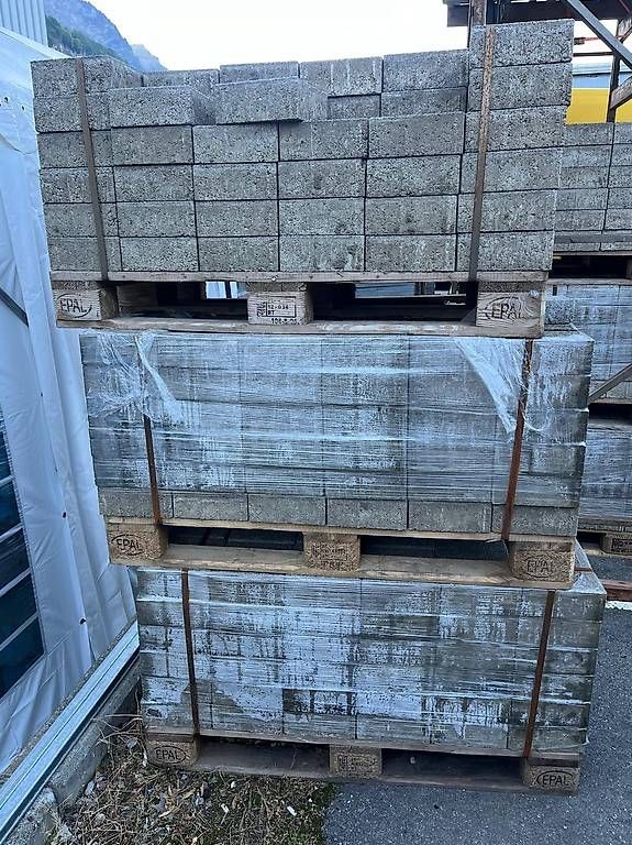 Rivestimenti per pavimenti: 20*20-8 – Usato da Flums venduto da pneucenter 1