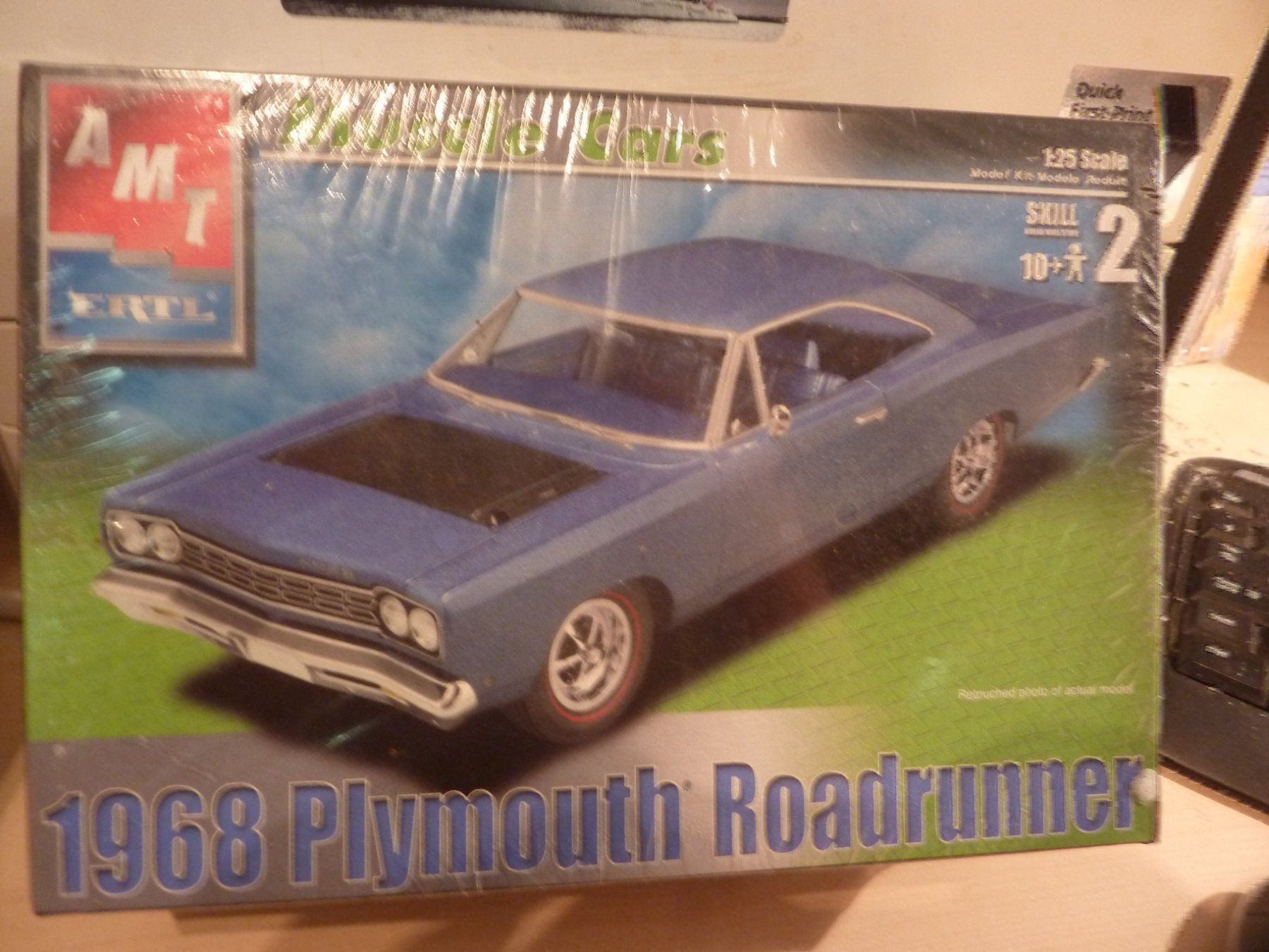 Modellini d'auto: PLYMOUTU ROADRUNNER 1968 – Nuovo e nell'imballaggio originale da Balsthal venduto da bouteliee