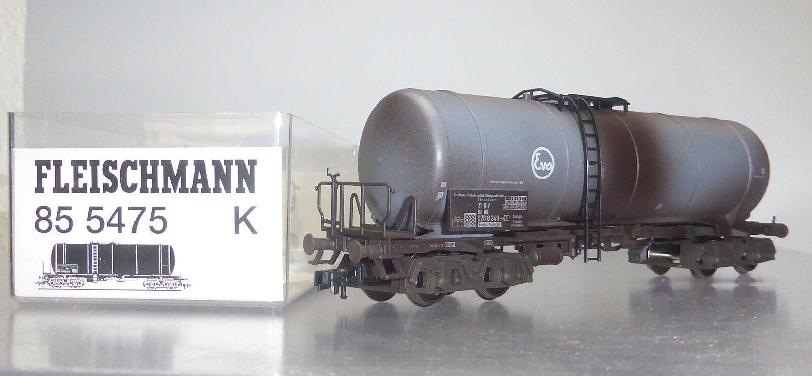 Fleischmann Modelleisenbahnen: Fleischmnn 855475 DB Kesselwagen EVA, Sondermodell gealtert – Neu und originalverpackt aus Derendingen von Benfis