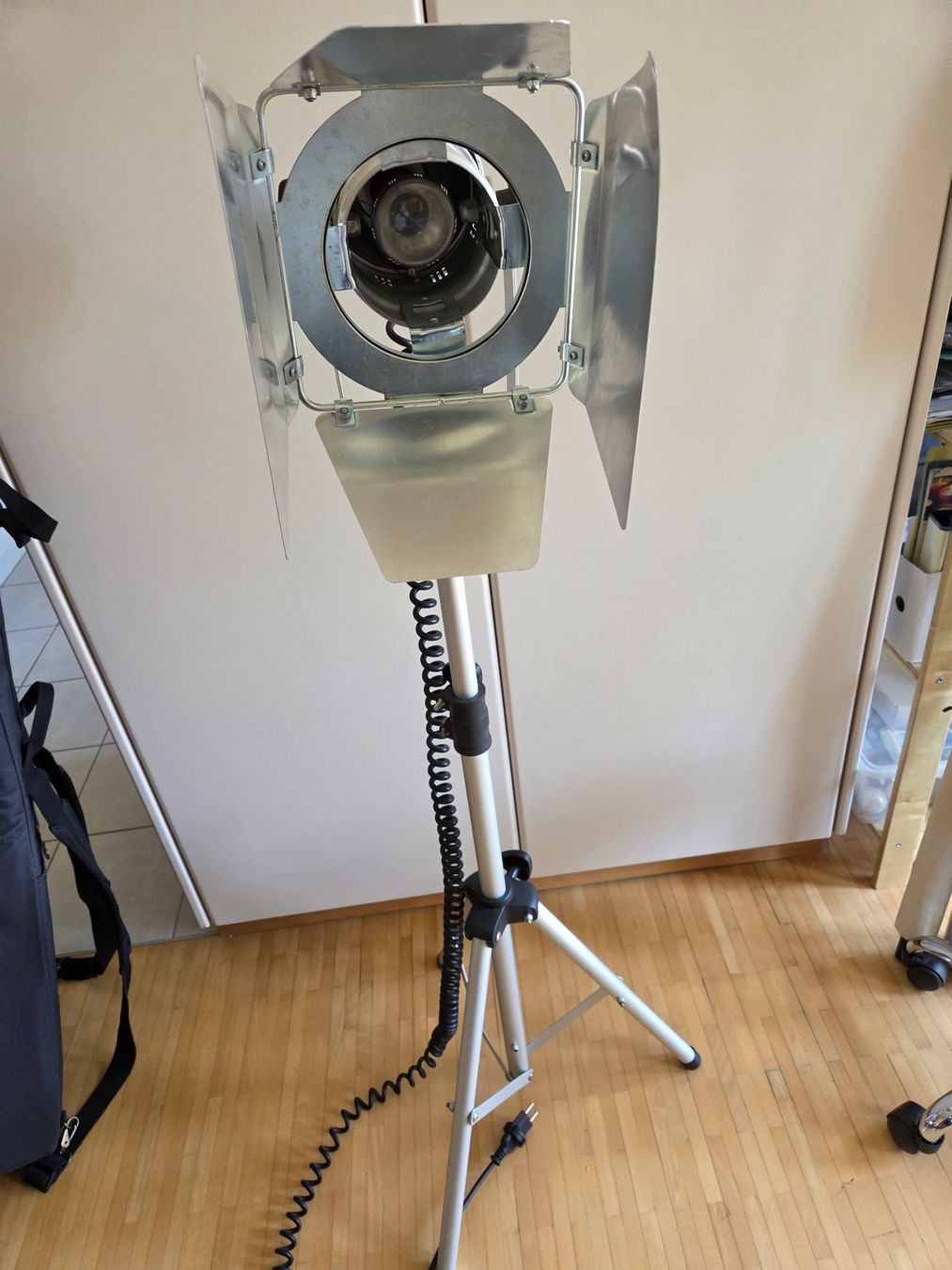 Lampade: Scheinwerfer, Stehlampe, Spot mit Stativ – Usato da Winterthur venduto da Annie-Hall 1