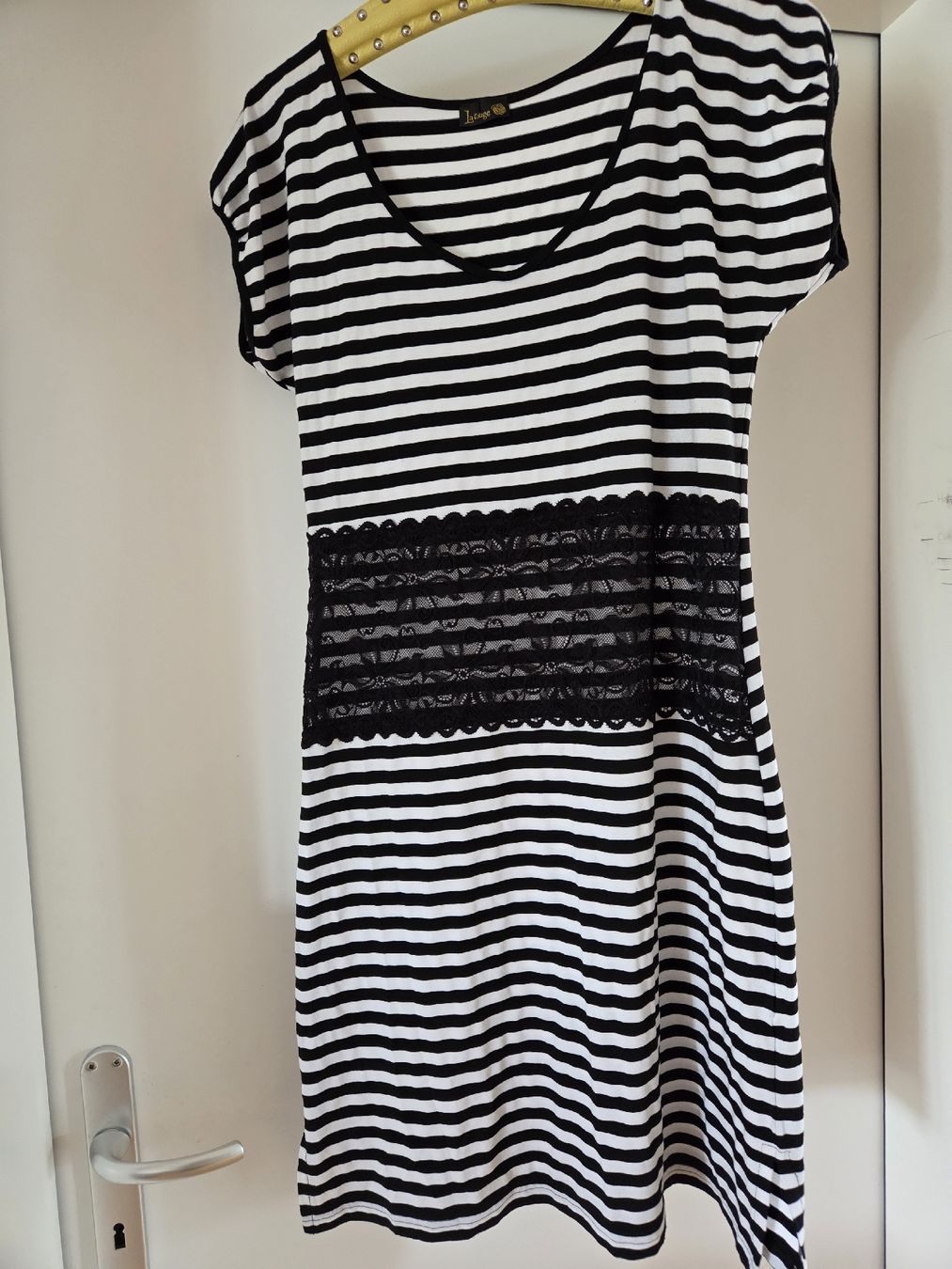 Kleider: Sommerliches Kleid mit Spitze, Gr. M – Neu (gemäss Beschreibung) aus Pfäffikon ZH von e13_x2n5
