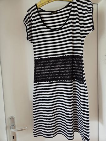 Sommerliches Kleid mit Spitze, Gr. M