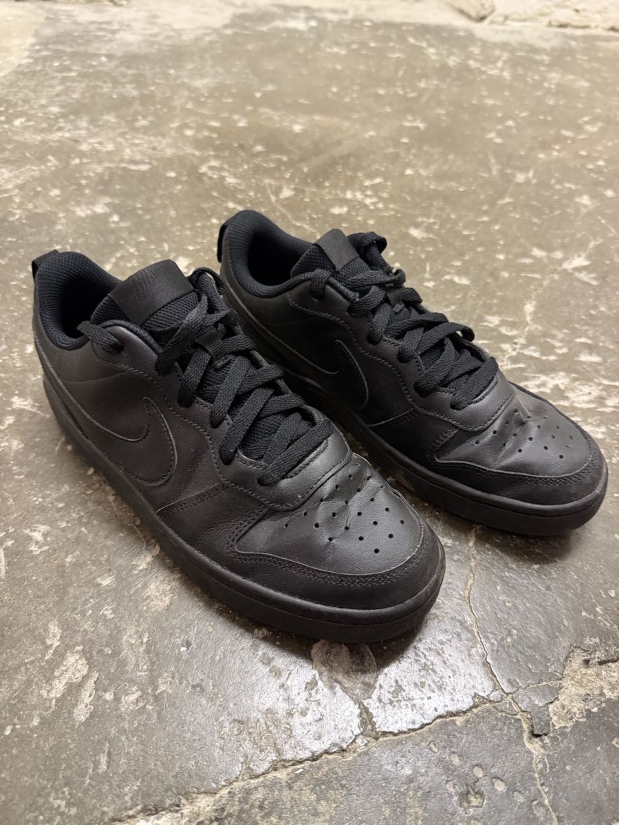 Nike Chaussures hommes: Baskets Nike noires taille standard etat correct – D'occasion à Zürich par Butpiquant