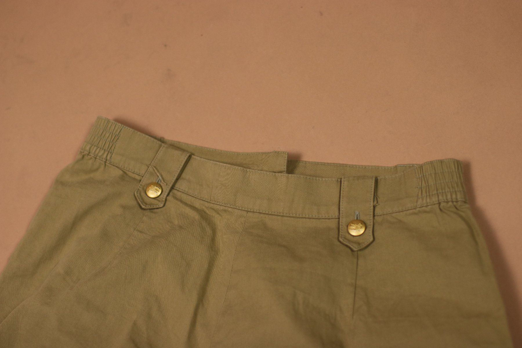 Burberry Pantalons: 1980s BURBERRY Beige Shorts - Size S – D'occasion à Hombrechtikon par BAZ-Vintage 3