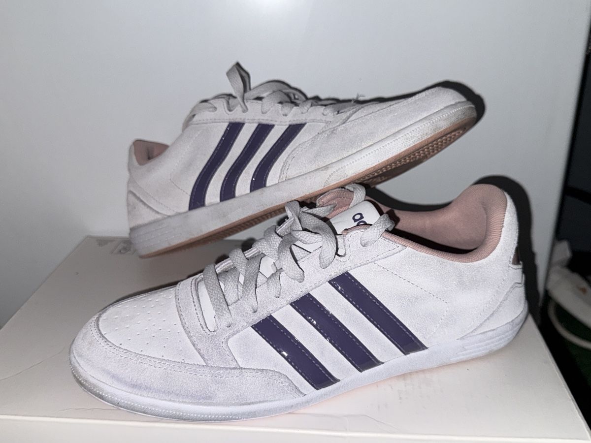 Adidas Damenschuhe: Adidas Damen Sneaker Grösse 40 – Neu (gemäss Beschreibung) aus Schlieren von kle_dis