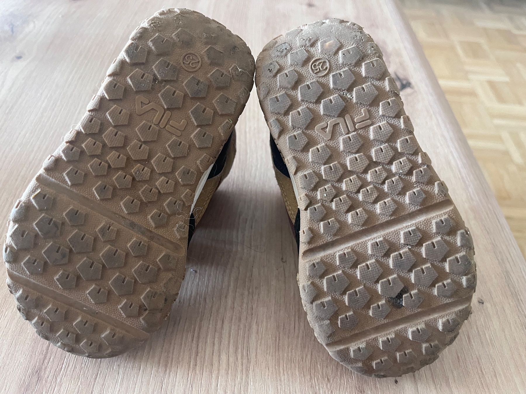Fila Scarpe per ragazzi: Fila Winterschuhe Grösse 25 – Usato da Ostermundigen venduto da Mihela 1