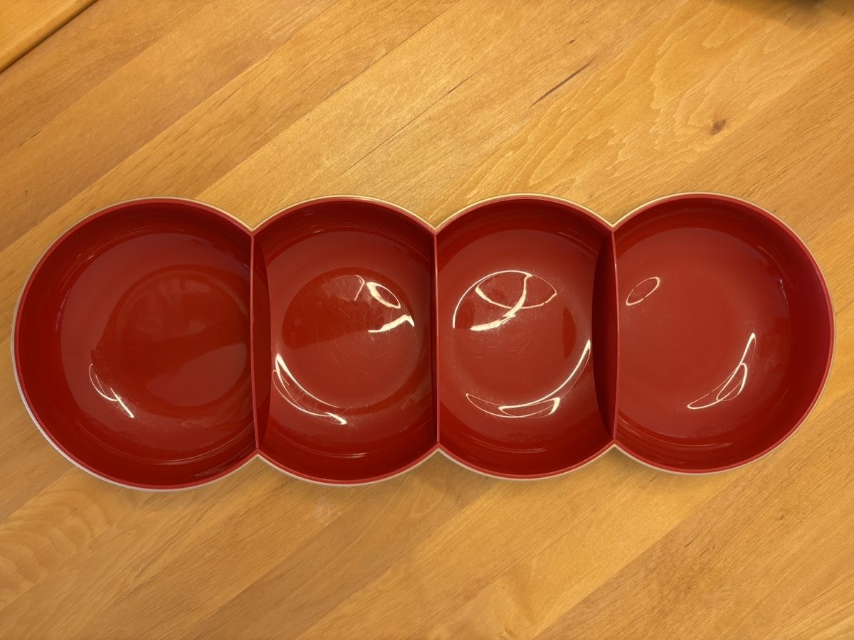 Tupperware Contenitori & Simili: Tupperware Servierperle Allegra rot gold  – Usato da Uetikon am See venduto da ansi2601