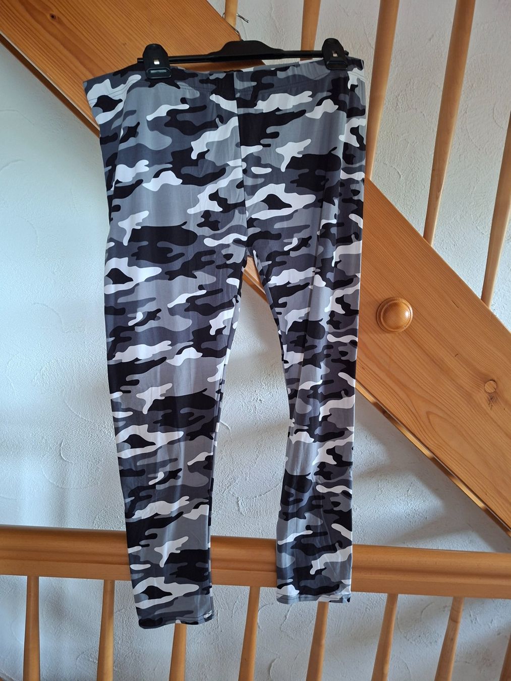 Leggings: Leggins camouflage – Nuovo (secondo la descrizione) da Oberwil/Dägerlen venduto da Dominique1606