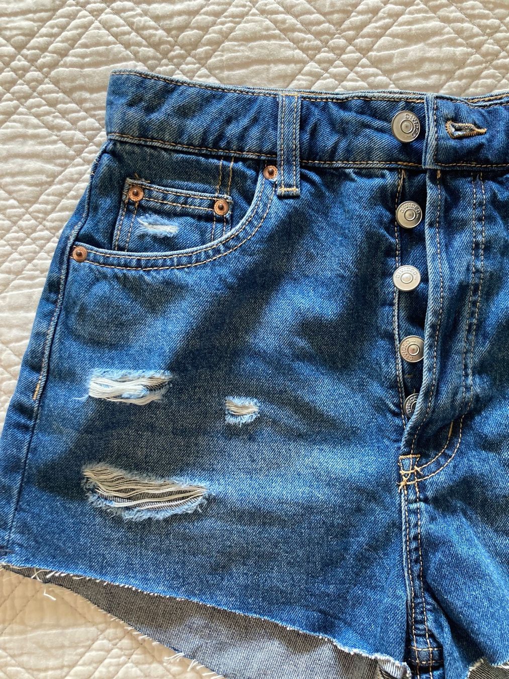 H&M Pantaloni: Short en Jeans – Nuovo (secondo la descrizione) da Lausanne venduto da shabnam.t 2