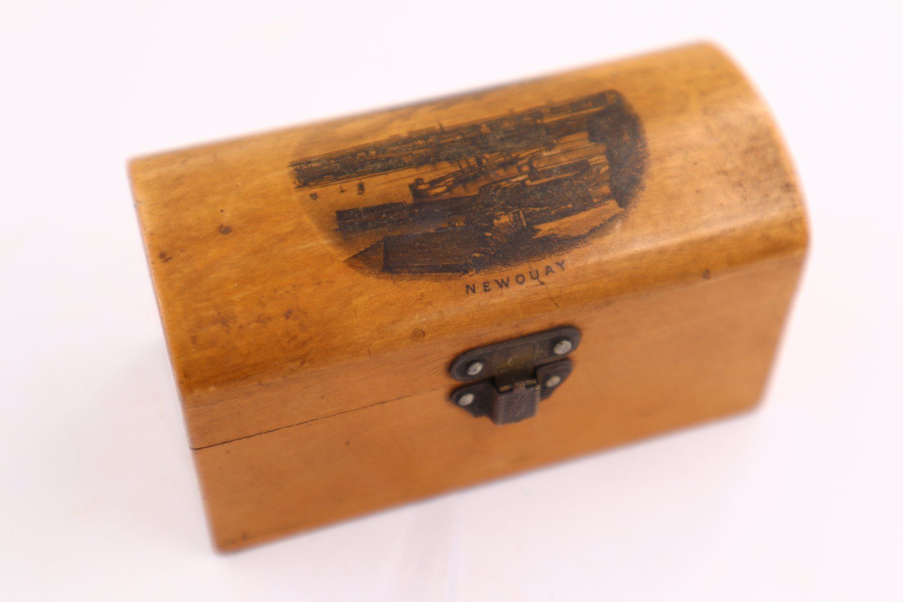 Truhen: Maucheline Ware Mini Holz Truhe Newquai – Gebraucht aus Baden von swiss-alps
