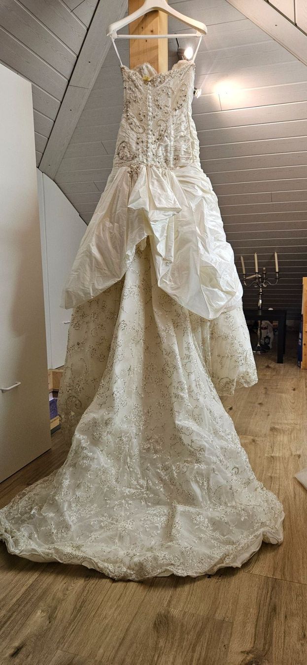 Vestiti: Wunderschönes Hochzeitskleid mit Swarovski – Usato da Hendschiken venduto da Maria_CG 2