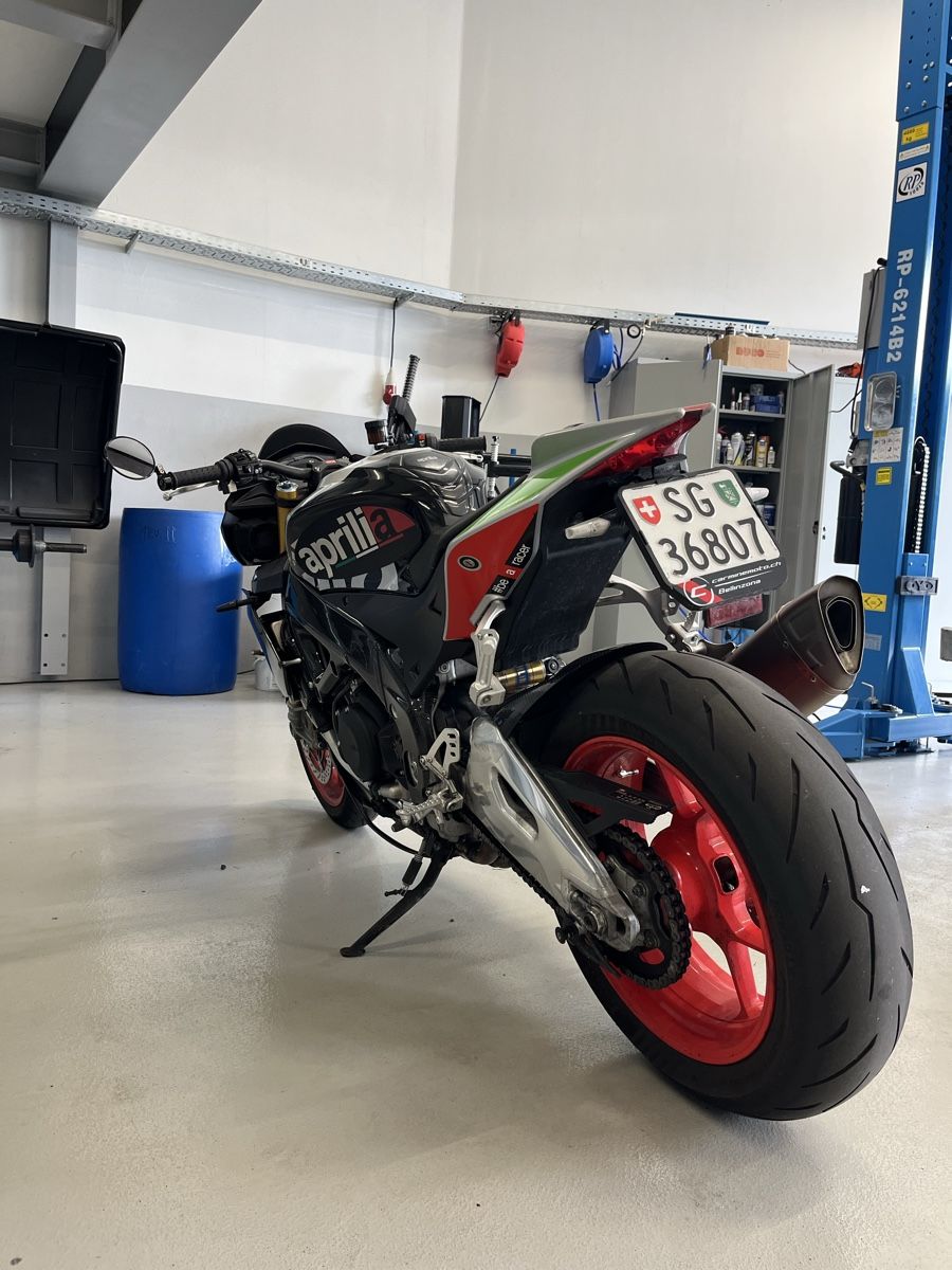 Aprilia Strasse: Aprilia Tuono v4 – Gebraucht aus Au Sg von san_8lvw 2