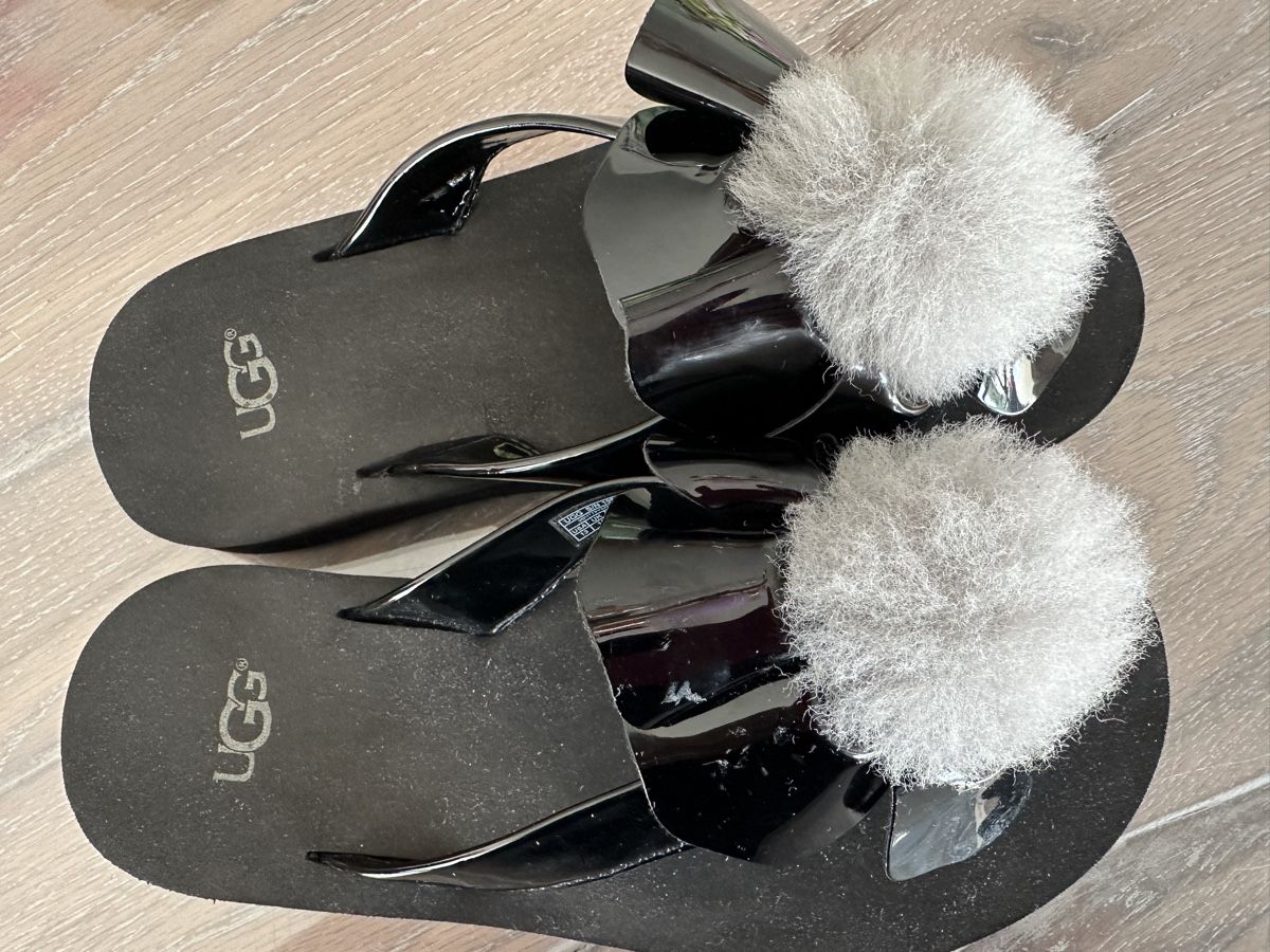 Ugg Schuhe für Mädchen: ☀️Original UGG Flip Flops Gr. 30 – Neu (gemäss Beschreibung) aus Safenwil von Whoopie1 1