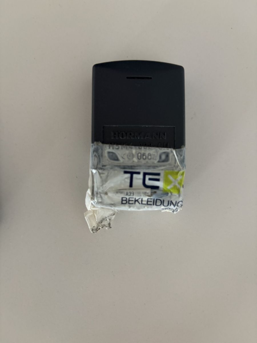 Télécommandes: Handsender 4 Stk. gebrauchter Zustand – D'occasion à Ried-Brig par Beschastnykh 2