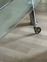 Glase Tisch mit Rollen abgerundete Form chrom-fuesse