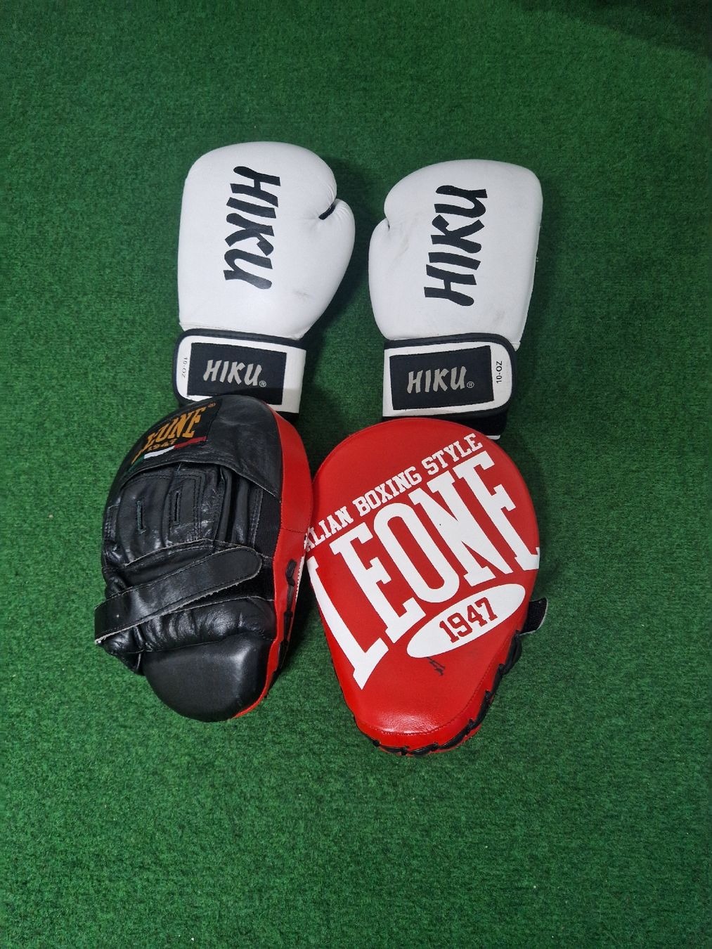 Guanti & manicotti: Box Handschuhe und ptatze  – Usato da Rothrist venduto da Aloe16
