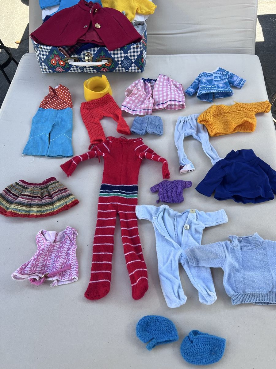 Spielzeuge: Alte Puppenkleider…. – Gebraucht aus Steckborn von Holiday66 1