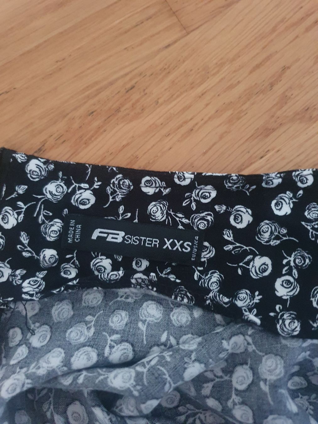 Gonne: Minirock schwarz weiss – Usato da Moosseedorf venduto da Sonnenschein.. 4