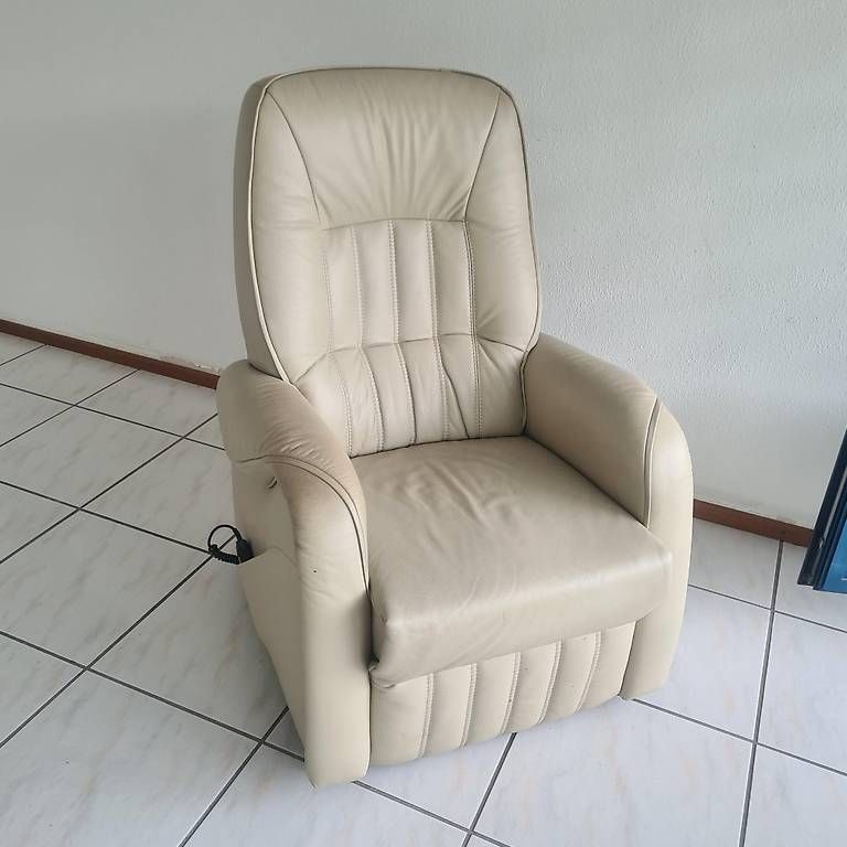 Sessel: Poltrona in pelle elettrica – Gebraucht aus Gordola von spedy05
