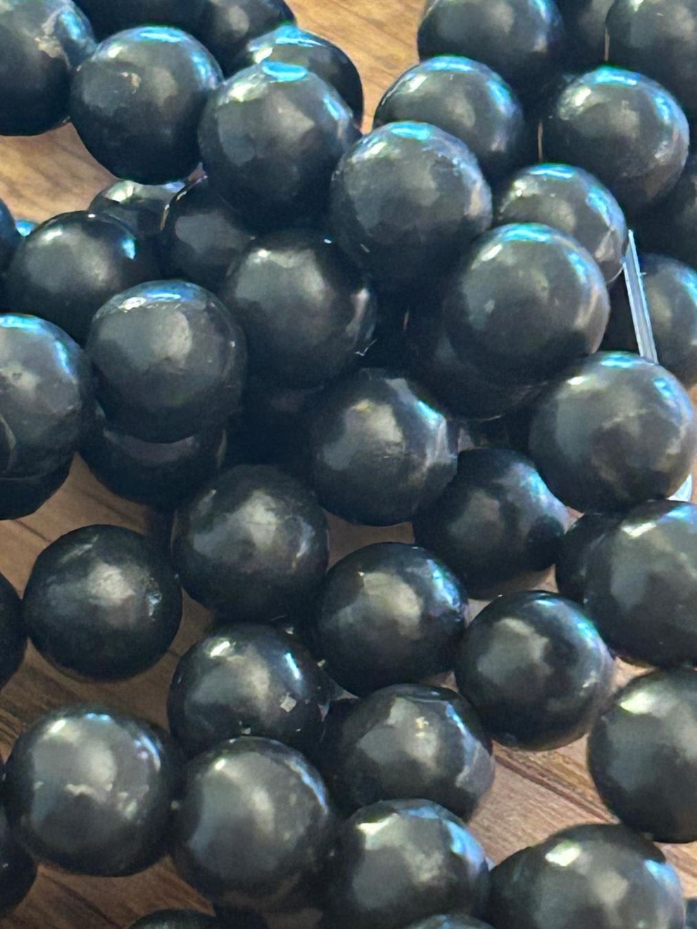 Pietre preziose: Strang echte shungite Kugeln 8 mm – Nuovo e nell'imballaggio originale da Niederrohrdorf venduto da Ytobi 1