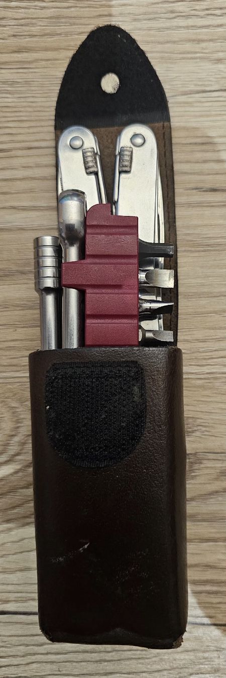 Victorinox Tutti gli attrezzi: Victorinox Multitool mit Bits und Etui guter Zustand – Usato da Worben venduto da Quest 8
