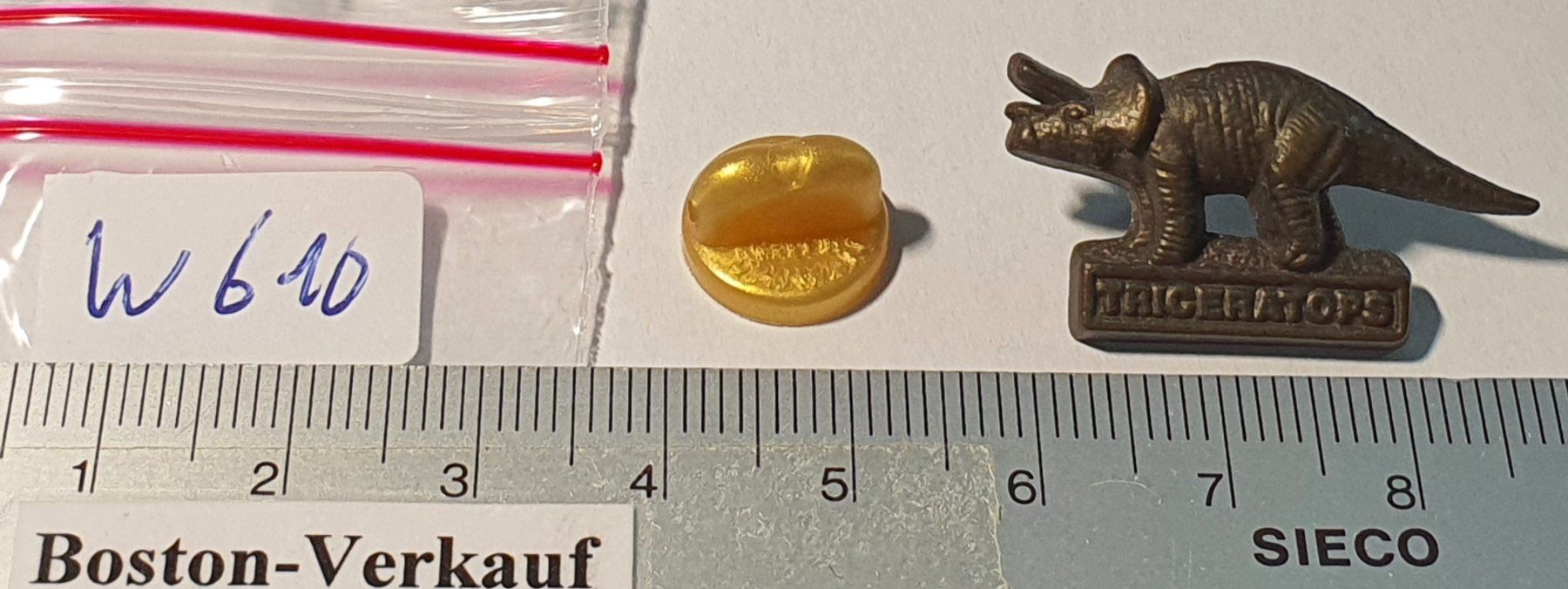 Placchette & Badge: W610 - 3D Pin Dino Dinosaurier – Usato da Reinach BL venduto da Boston-Verkauf 1