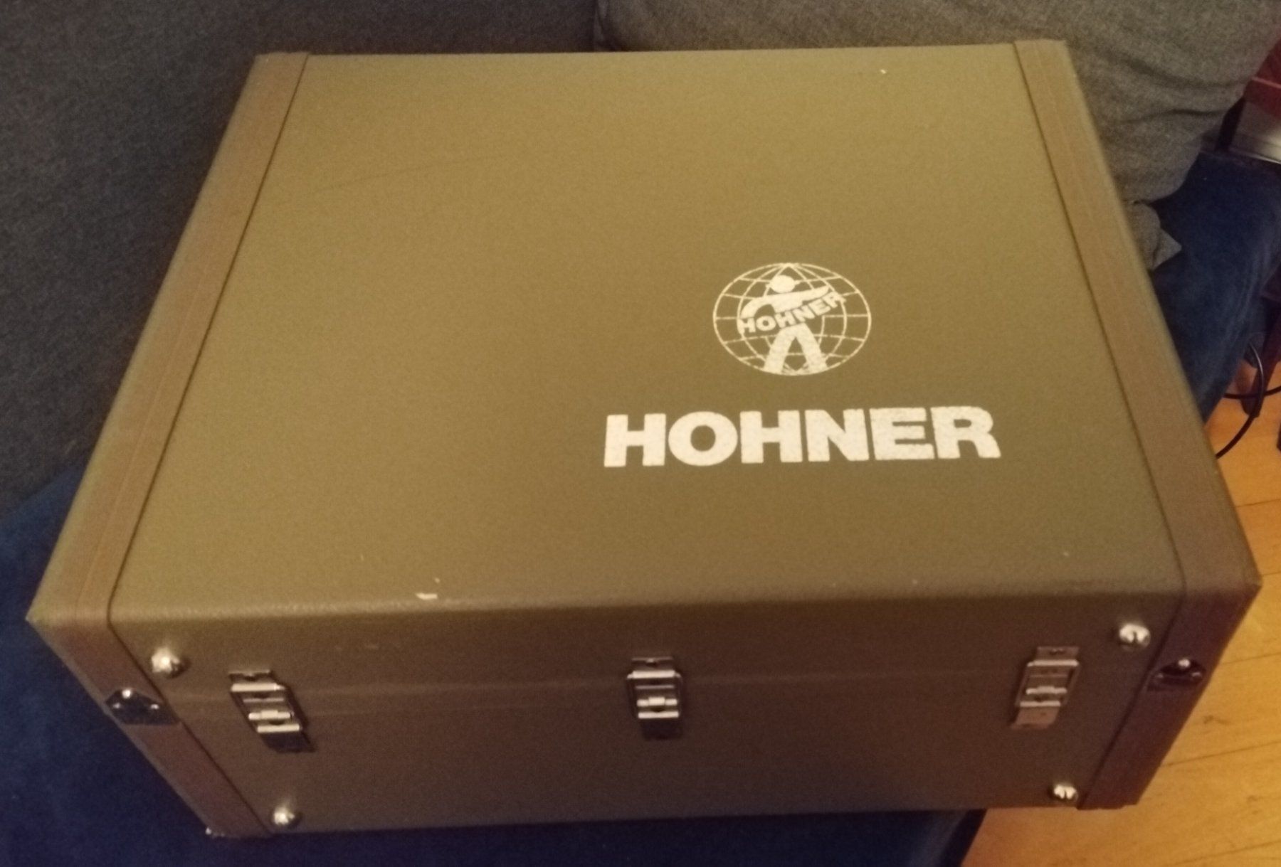Hohner Musikinstrumente: Coffre Hohner rigide pour accordeon – Gebraucht aus Vevey von Djporradao 2