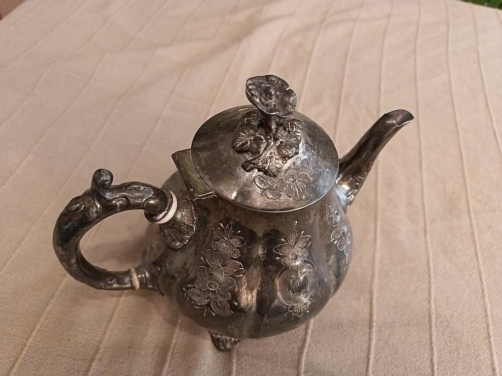 Teekannen: Wunderschöne antike Silber-Teekanne (versilbert) – Gebraucht aus Bonstetten von thethreecats