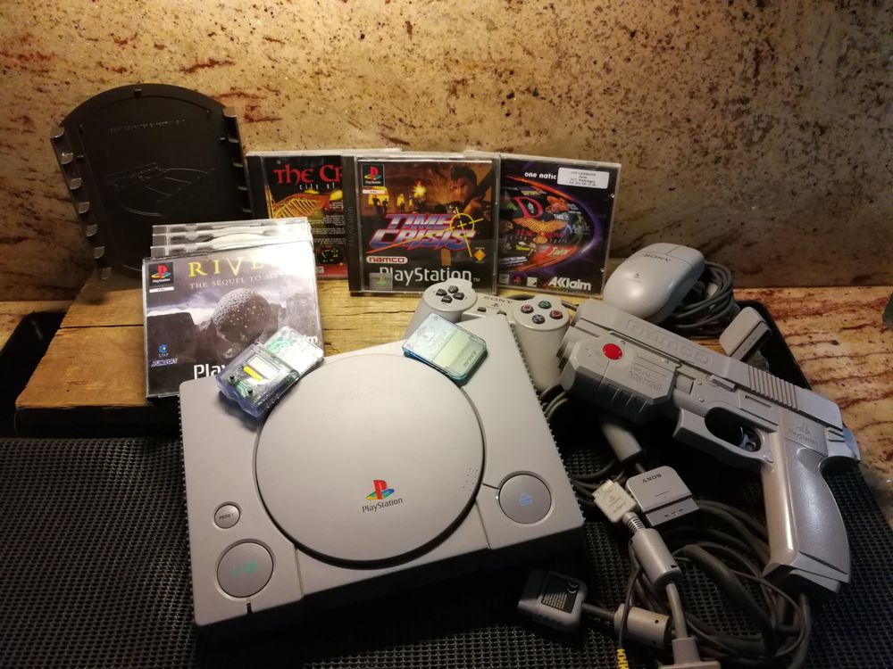 PlayStation 1 Konsole mit umfangreichem Zubehör | Kaufen auf Ricardo