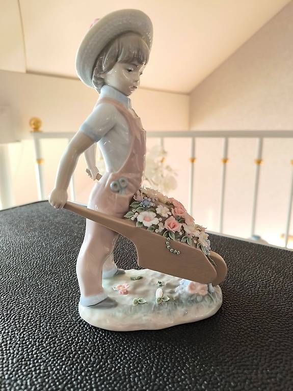Statuette: Lladro Junge mit Schubkarre gefüllt mit Blumen – Usato da Arnegg venduto da Philips3 2