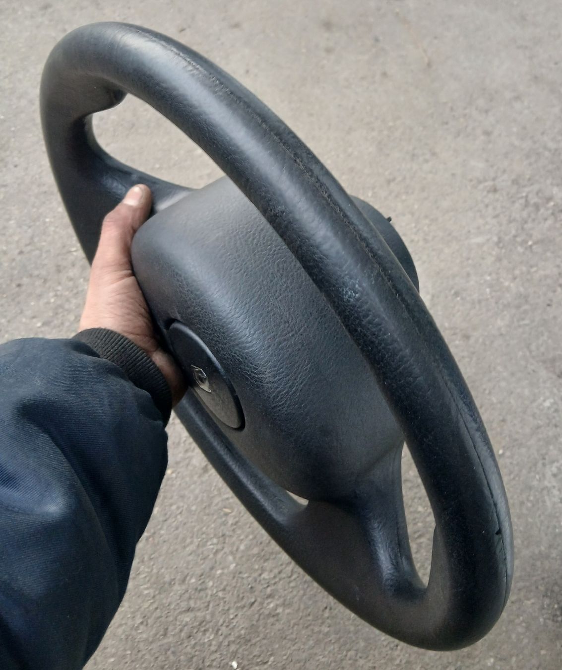Renault Tutti pezzi di ricambio auto: Volant Renault Express 1994-2001 – Usato da la heutte venduto da Auto-stock 1