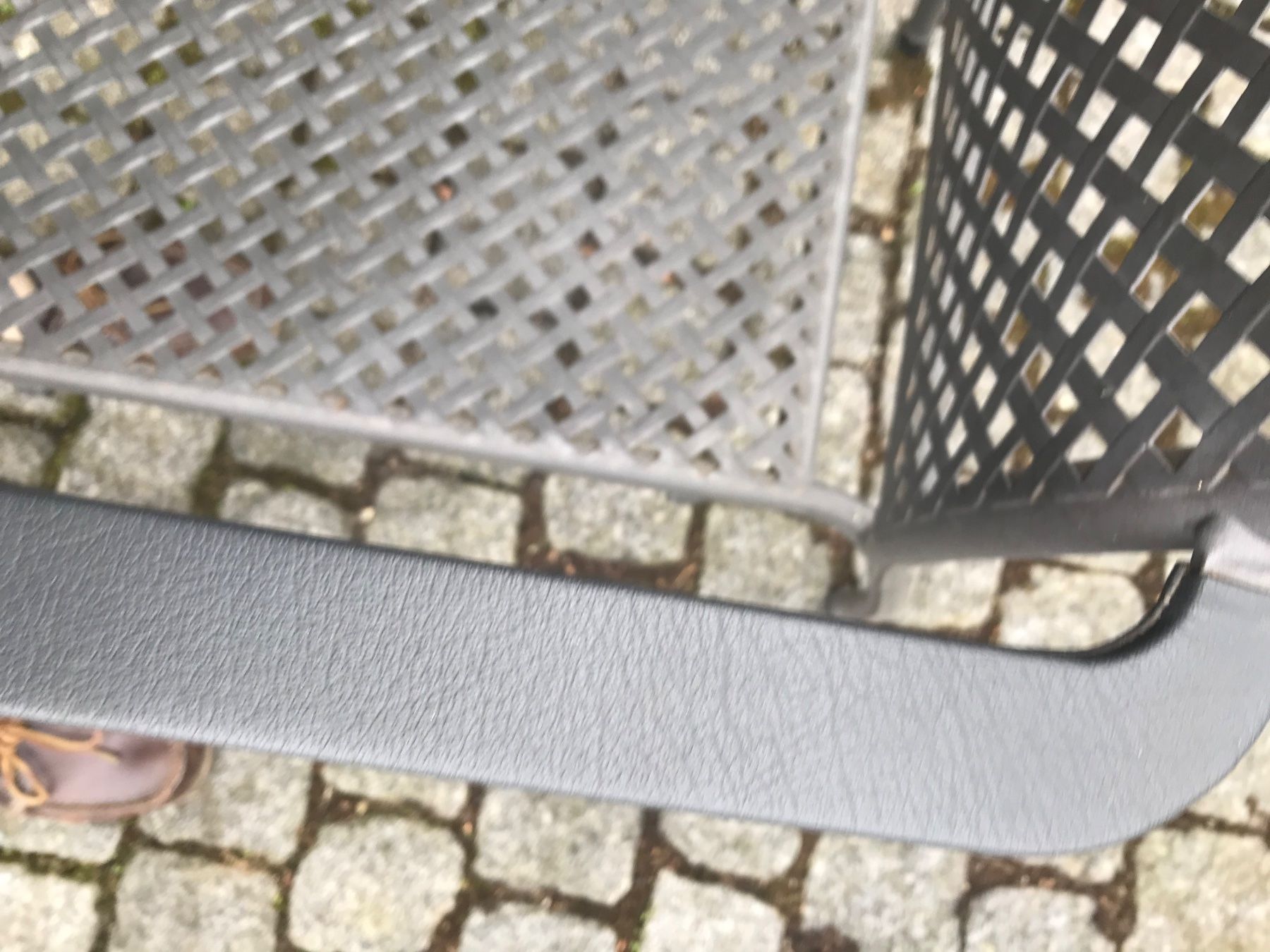 Stühle: 6 eiserne stapelbare Gartenstühle – Gebraucht aus Sursee von  8