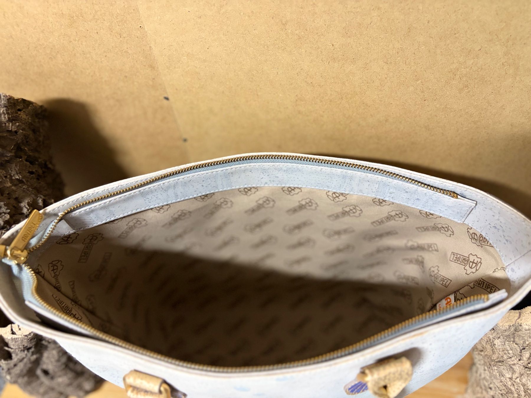 Borse da donna: Artipel Damen-Korktasche im maritimen Design – Nuovo e nell'imballaggio originale da Basel venduto da Sirina4010 2