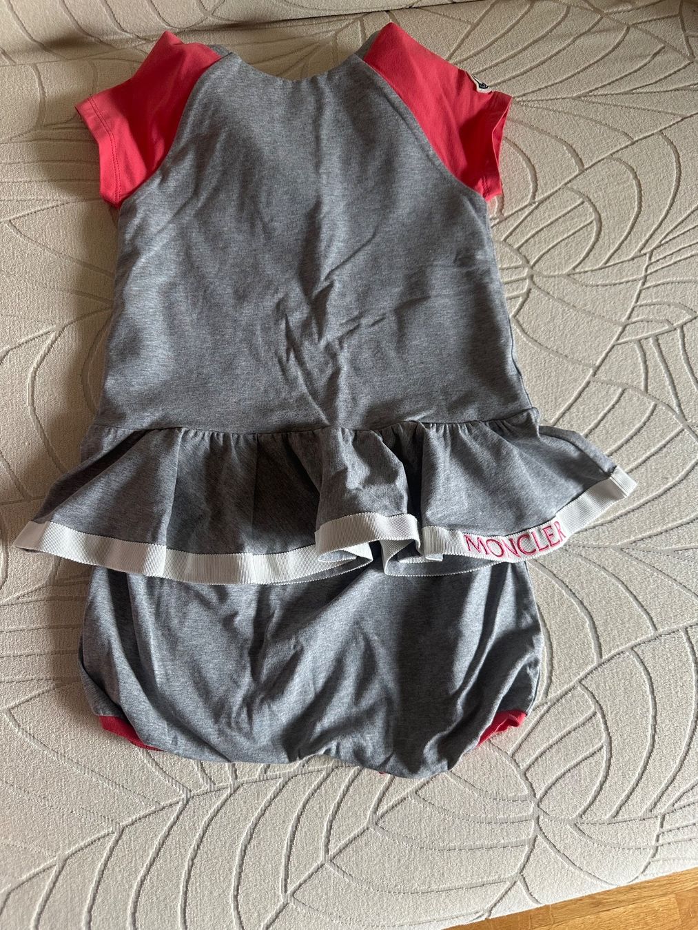 Moncler Kleiderpakete & -sets: Moncler girl set - 98 – Gebraucht aus Zürich von Bybyana