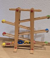 Holzkugelbahn mit Autos