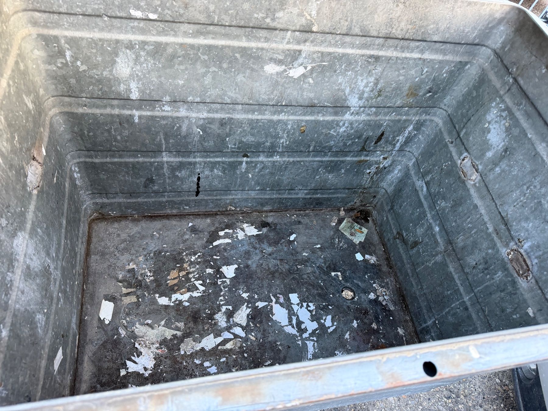 Korpus: Abfallcontainer 800-Liter mit Rollen – Gebraucht aus Frenkendorf von autodiscount4123 2