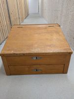 Sekretär aus Holz