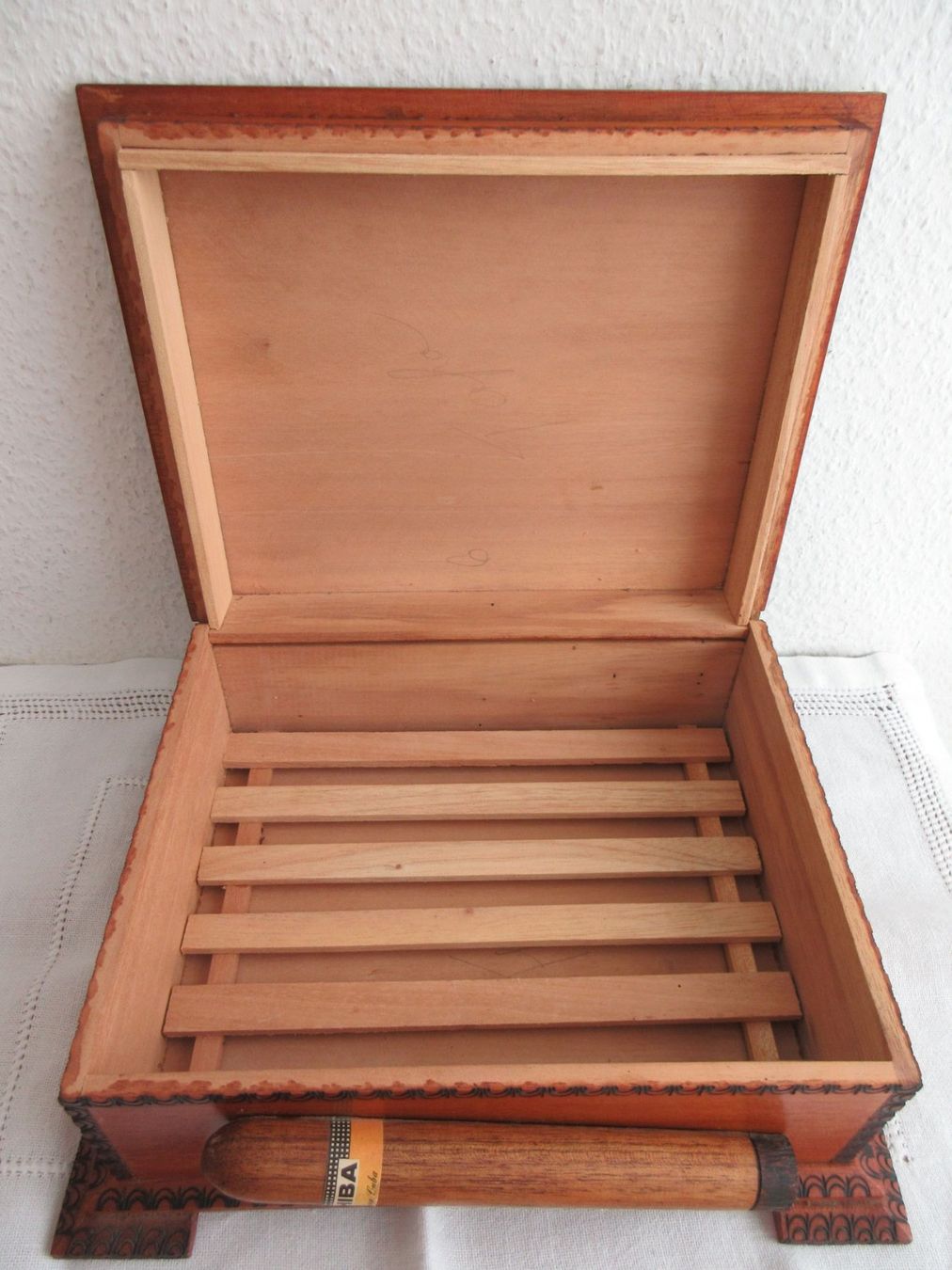 Humidor per sigari: Cubanischer Humidor – Usato da Binningen venduto da mondoantico 2