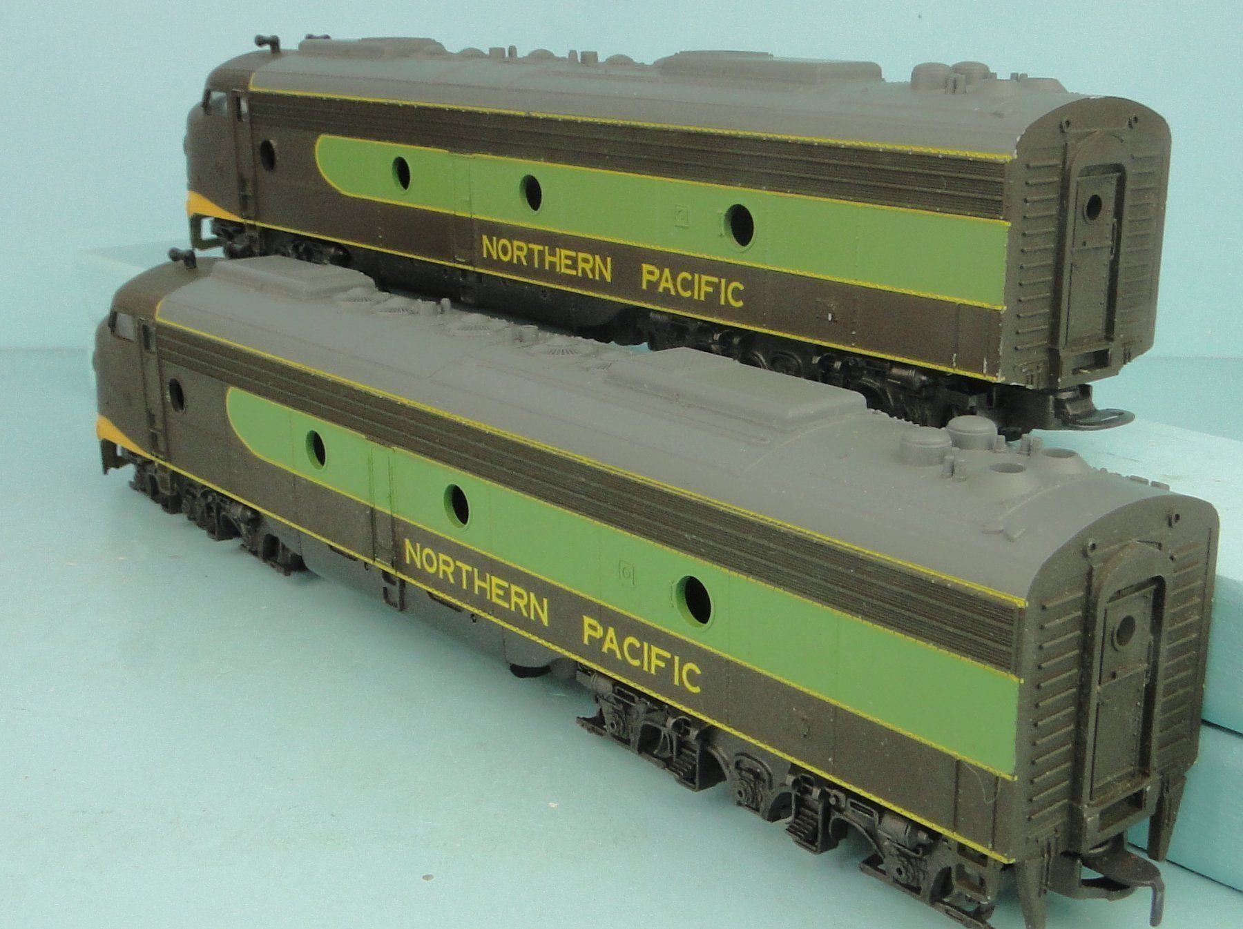 Rivarossi Modellini di ferrovie: Rivarossi H0 EMC E8 - Northern Pacific – Usato da Bülach venduto da cann11 3
