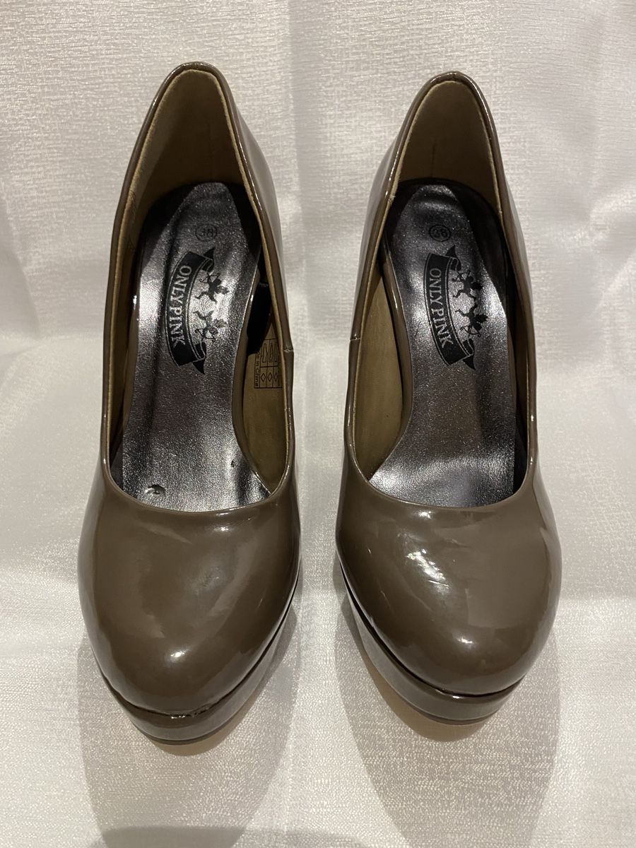 Scarpe da donna: Lack-Pumps braun Grösse 38 gebraucht – Usato da Hausen AG venduto da corinne_g 7