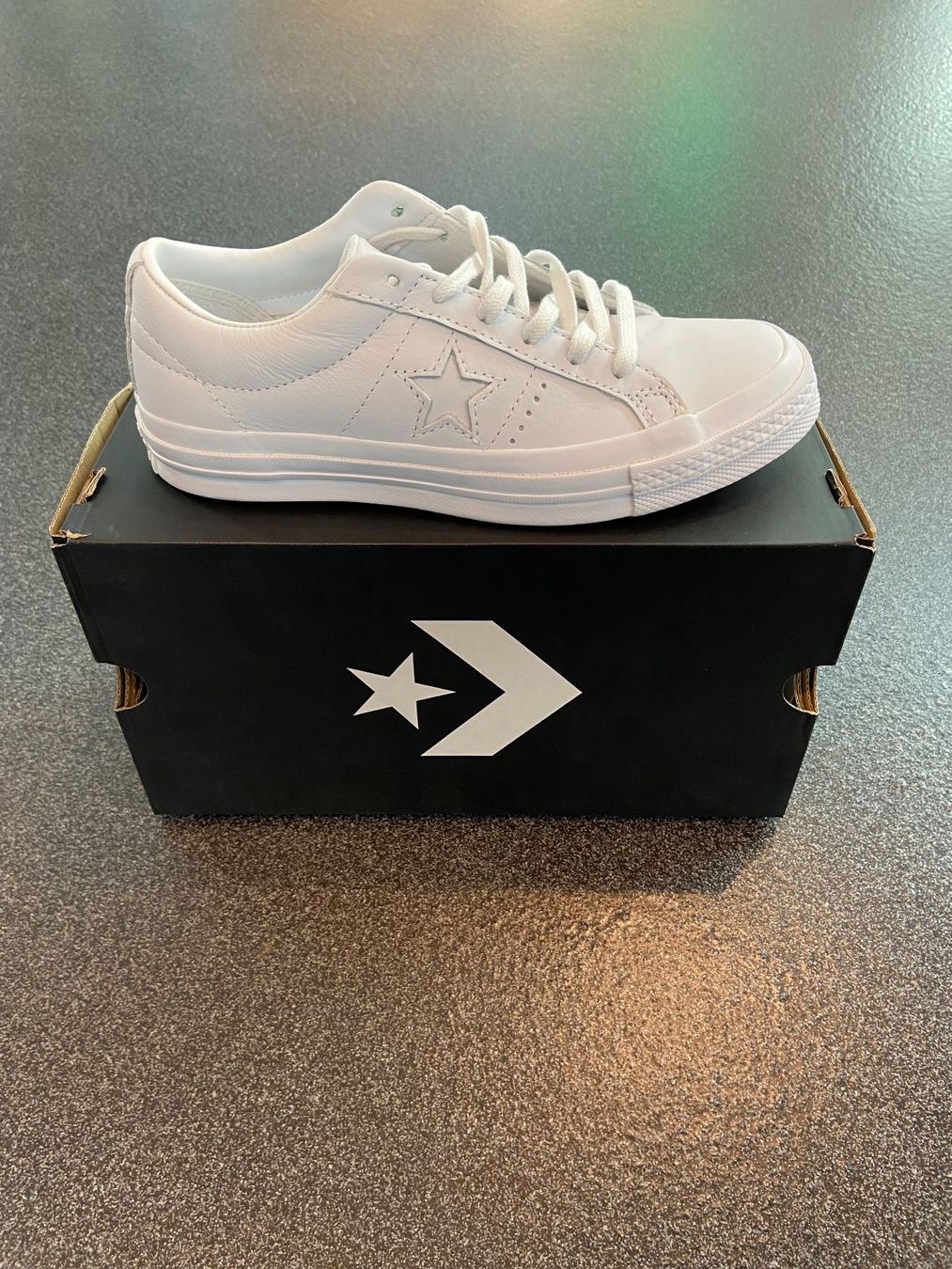 Converse Herrenschuhe: CONVERSE  GRÖSSE  36.5    INNENSOHLE  23 CM – Neu und originalverpackt aus Zürich von LIQUIDATOR.CP