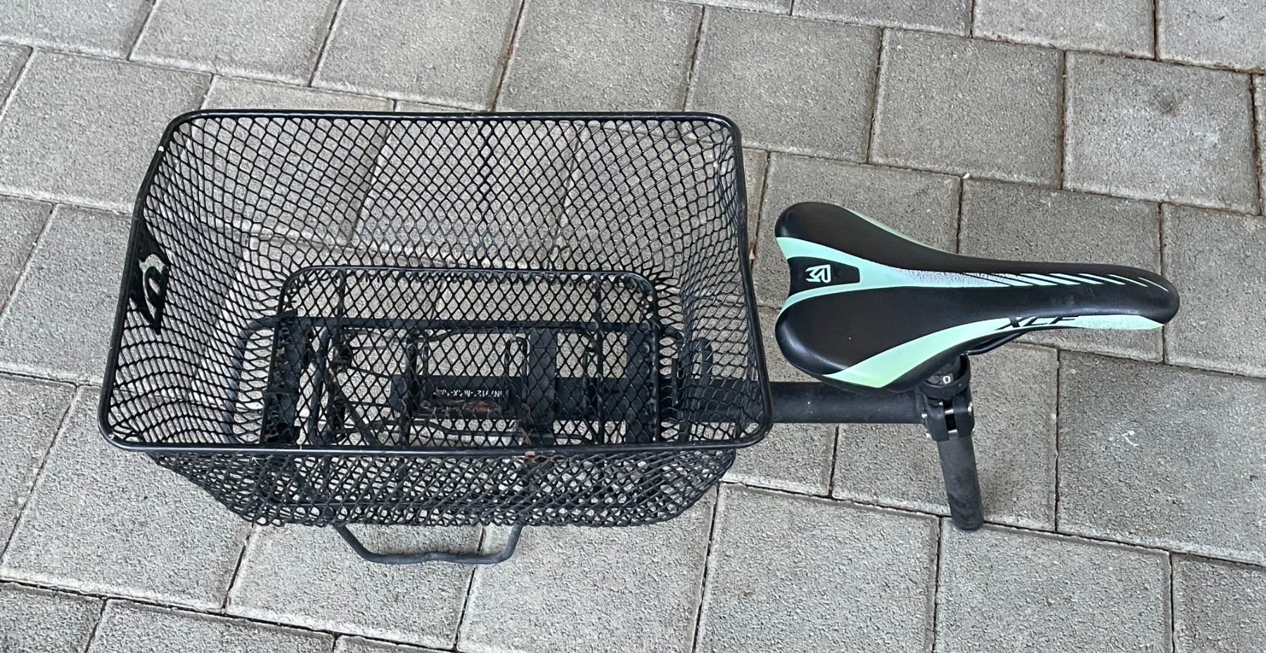 Pezzi di ricambio: Fahrradsattel mit Stange, Packträger, Korb – Usato da Amriswil venduto da fit8580 5