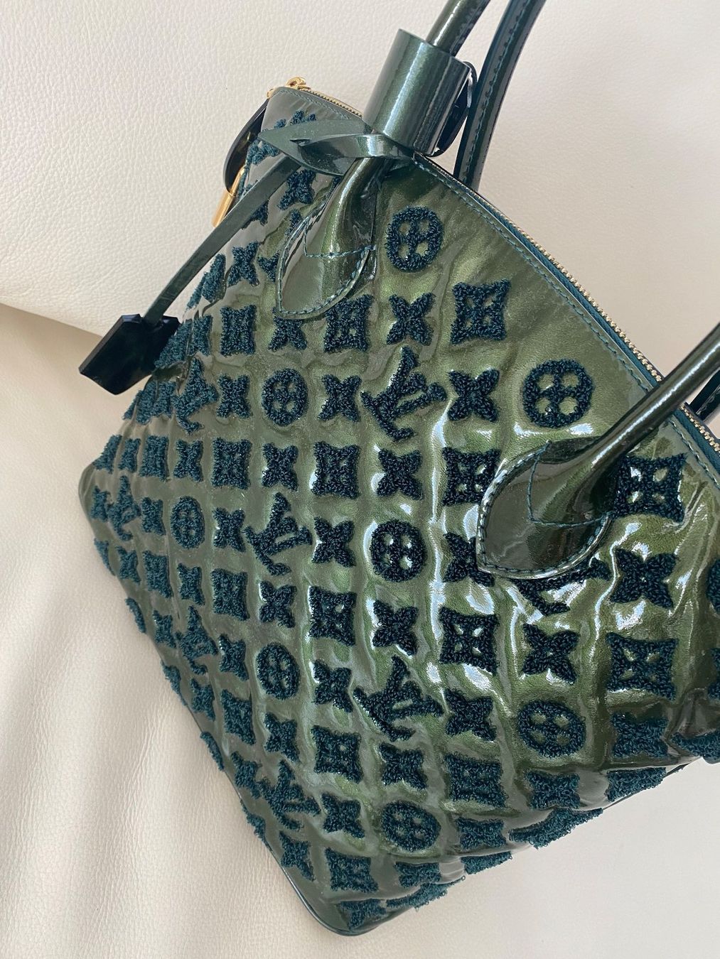 Louis Vuitton Borse: LOUIS VUITTON Lockit Vertikal PM Monogram Fascination – Nuovo (secondo la descrizione) da Winkel venduto da ferrari2022 4