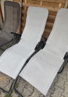 Trois longues chaises 