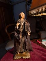 Neapolitanische Madonna des 18. Jh. unter einer Glaskuppel