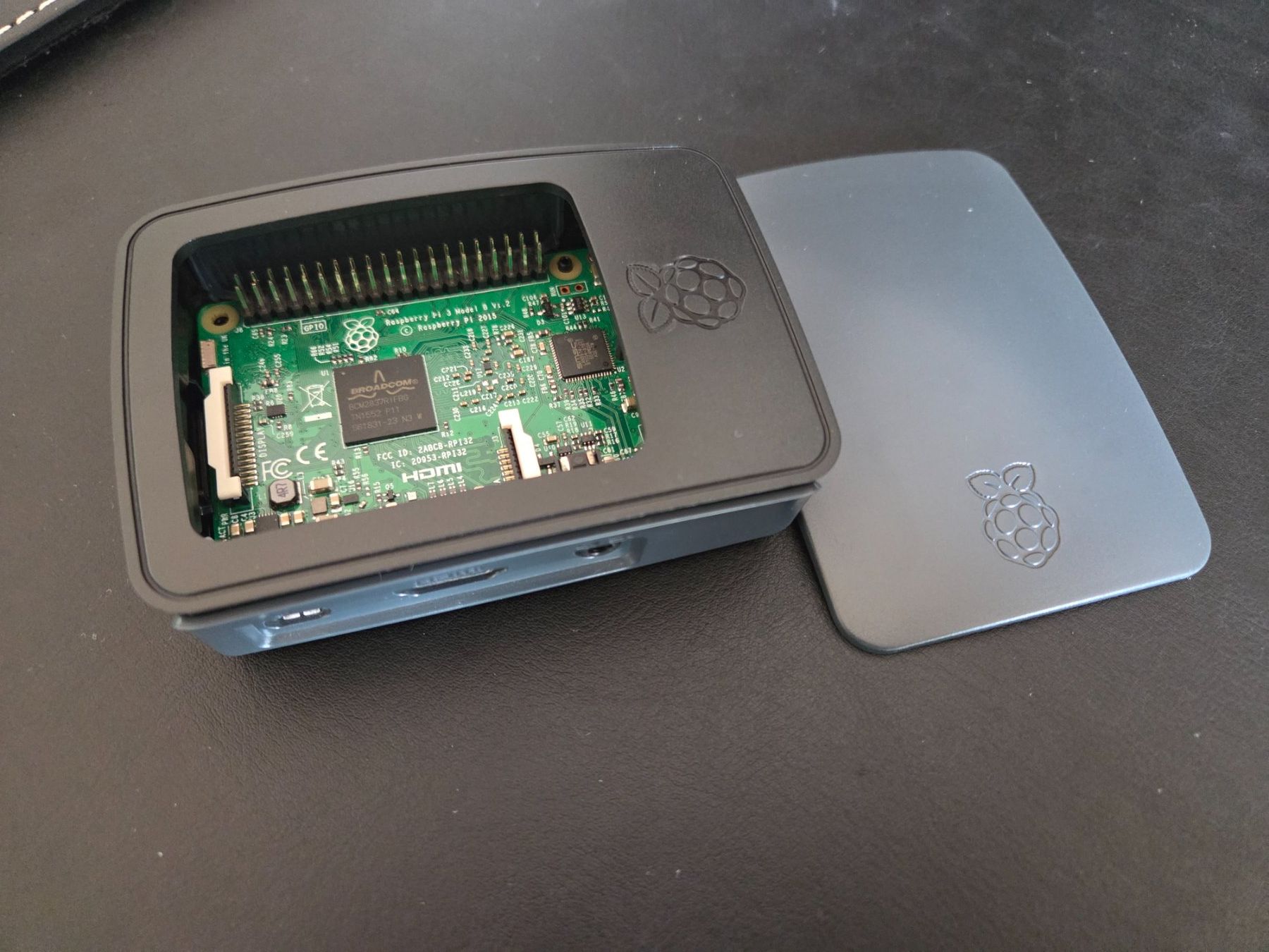 Raspberry Pi PCs: * Raspberry Pi 3 Model B mit schwarzem Gehäuse – D'occasion à Egolzwil par MaMoro