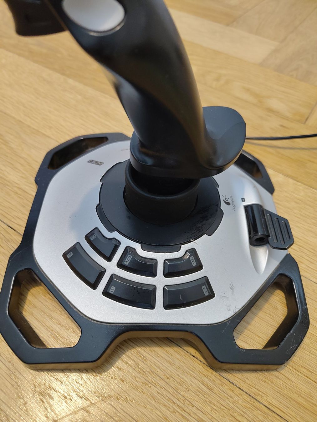 Logitech Manettes: Logitech G Joystick de vol Extreme 3D Pro – D'occasion à Lausanne par Ljab 2