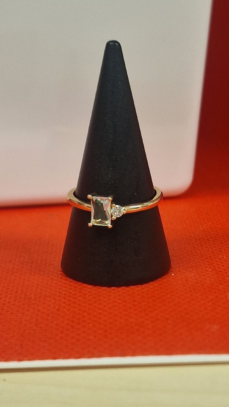 Anelli: Ring mit Stein, elegant und neuwertig! – Nuovo (secondo la descrizione) da Herisau venduto da Antiques.AR