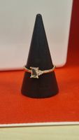 Ring mit Stein, elegant und neuwertig!