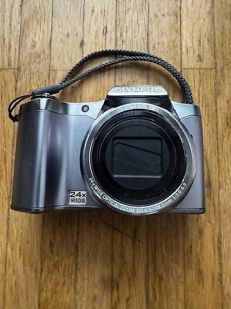 Fotocamera: Olympus Digitalkamera mit 24x optischem Zoom – Usato da Zürich venduto da Babylonia